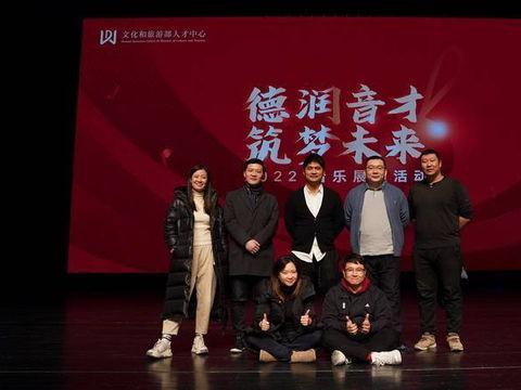 爆料新闻劲爆音乐视频,揭秘幕后制作背后的故事